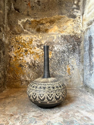 Kazıma Etnik Desenli Siyah Gözyaşı Şişesi