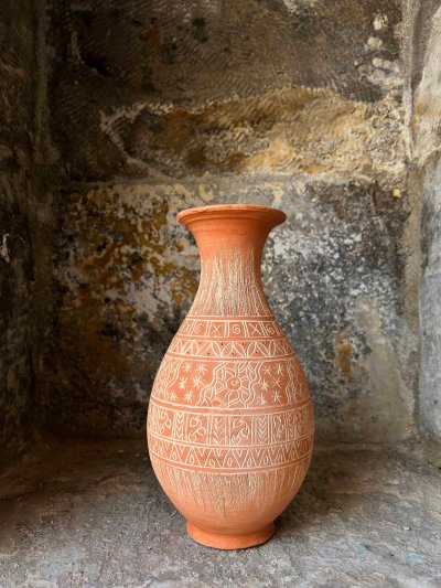 Kazıma Etnik Desenli Turuncu Vazo